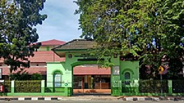 Gerbang SMP 1 Padang