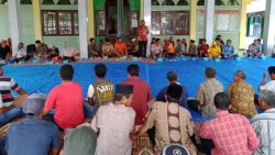 HM Nurnas bersama masyarakat Ketaping