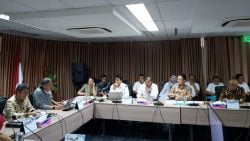 Kepala Badan Perencanaan Pembangunan Daerah Pasaman Barat, Jon Hendri saat membahas Pelabuhan Teluk Tapang di Simpang Empat