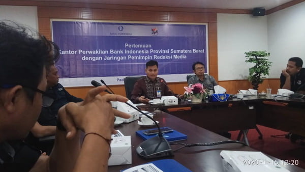 Kepala Bank Indonesia Perwakilan Sumbar, Wahyu Purnama A berdiskusi dengan JPS di Gedung BI Perwakilan Sumbar