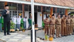 Anggota DPRD Sumbar Muhayatul jadi pembina upacara di SMA 1 Sutera