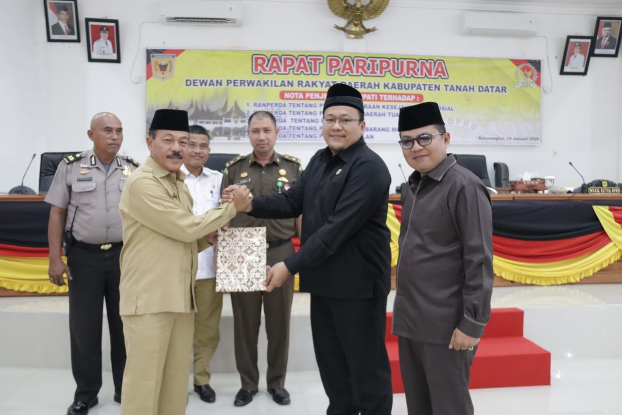 Rapat Paripurna mendengarkan nota penjelasan Bupati Tanah Datar