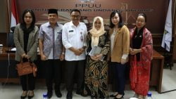 Wakil Ketua PPUU, Ajbar dalam Rapat Wakil Ketua PPUU, Ajbar dalam Rapat Dengar Pendapat PPUU dengan Kepala Dinas Pemberdayaan Masyarakat dan Desa Provinsi Jawa Timurdalam rangka Pengayaan Materi RUU BUMDes di Ruang Rapat PPUU, Gedung DPD RI, Komplek Parlemen Senayan, Rabu (22/1/2020).