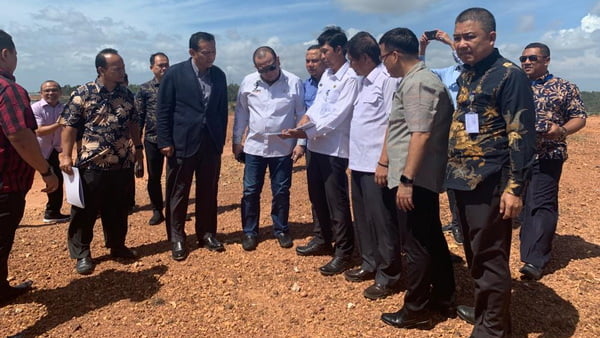 Ketua DPD RI AA LaNyalla Mahmud Mattalitti beserta sejumlah Senator menyempatkan diri meninjau langsung titik lokasi rencana tiang pancang pembangunan Jembatan Batam-Bintang di Kota Batam, Kamis (6/2/2020) pagi.