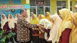 Wakil Gubernur Sumatera Barat Nasrul Abit lakukan kunjungan beberapa SMA dan SMK di Kabupaten Limapuluh Kota Wakil Gubernur Sumatera Barat Nasrul Abit lakukan kunjungan beberapa SMA dan SMK di Kabupaten Limapuluh Kota