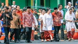 Wakil Ketua DPD RI, Sultan Baktiar Najamudin bersama Presiden Jokowi, Ketua DPR RI dan rombongan meresmikan monumen Pahlawan Nasional Fatmawati Soekarno, di kota Bengkulu, Provinsi Bengkulu, Rabu (5/2/2020)