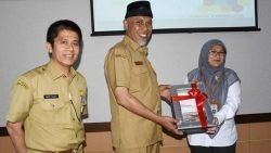 Walikota Mahyeldi serahkan LKPD pada BPK RI Perwakilan Padang