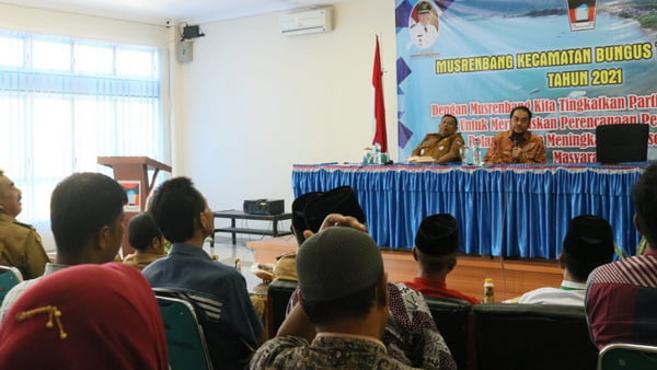 H. Leonardy Harmainy adakan pertemuan dengan masyarakat Bungus Teluk kabung