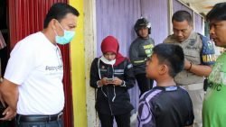 Ketua Satgas PPVC Padang Panjang Sonny Budaya Putra pantau anak anak yang keluyuran