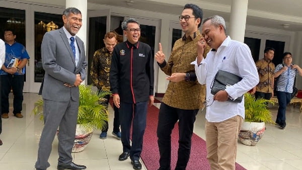 Komisioner KPI Pusat dengan Gubernur Sulsel Nurdin Abdullah ..