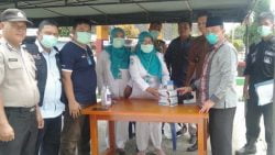 Muhayatul dan TMCC bersama petugas di perbatasan