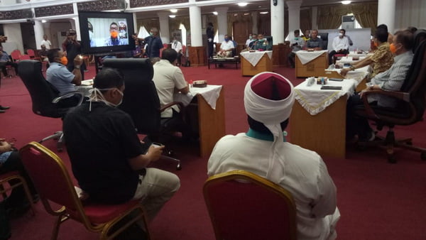Rakor Terbatas Pemprov Sumbar dan Forkopimda dengan Bupati / Walikota se Sumatera Barat dalam rangka penanganan penyebaran covid 19