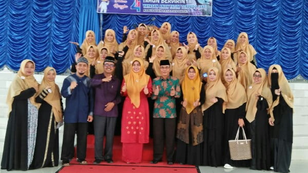 Yayasan Anak Yatim.jpg Ketua TP PKK Pasaman Barat Sifrowati Yulianto dan juga sebagai Anggota DPRD Pasbar hadiri Hari Jadi Yayasan Anak Yatim Terpadu (AYT) ke 4 Tahun