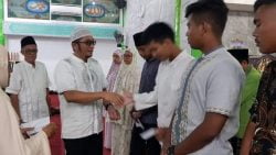 Wawako Hendri Septa Serahkan Beasiswa Bagi Anak Yatim dan Dhuafa.