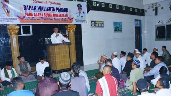Mahyeldi Subuh Mubaraqah Walikota Mahyeldi dalam kegiatan Subuh Mubaraqah