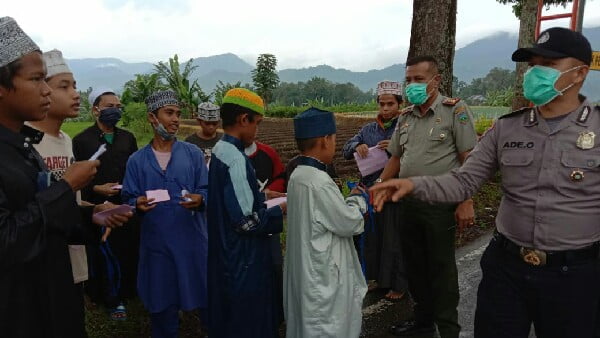 Para santri di posko 1 Kacangkayu Padang Panjang.( foto: tim)