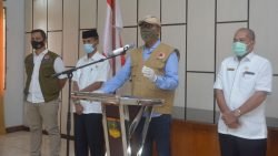 Ketua Gugus Tugas Percepatan Penanganan Corona yang juga Plt. Bupati Solok Selatan Abdul Rahman terkait covid-19 (foto hms)