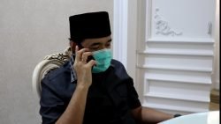 Walikota Fadly Amran beri semangat melelui telepon dokter yang dinyatakan positif corona