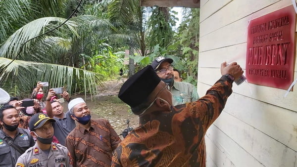Bupati Pasbar beri label rumah KPM PKH