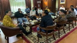 Pengurus SMSI bersama Wakil Ketua DPR RI Azis Syamsudin