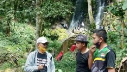 Camat Sungai Tarab saat meninjau kesiapan objek wisata Duo Bidadari