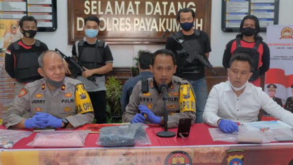 Kapolres Payakumbuh, AKBP Dony Setiawan memberikan keterangan perss