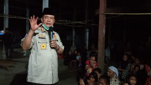 Nasrul Abit bersama masyarakat Nagari Muaro Tais