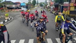 Kapolres Padang Panjang Apri Wibowo dan rombongan menuju Tanjung Mutiara.