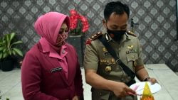Potong Tumpeng oleh Kapolres Padang Panjang, AKBP Apri Wibowo, SIK