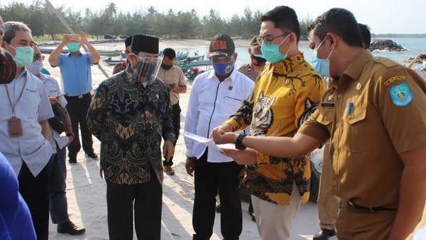 Wakil Ketua II Badan Akuntabilitas Publik (BAP) DPD RI, Edwin Pratama Putra saat penyelesaian kisruh nelayan dan rencana penambangan di perairan Matras dan Rebo, Sungailiat Kabupaten Bangka