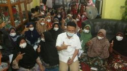 Indra Catri bersama emak emak di Bonjol, Pasaman