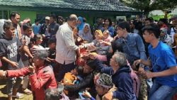 Nasrul Abit saat menjemput perantau Minang di Wamena Papua akhir 2019.