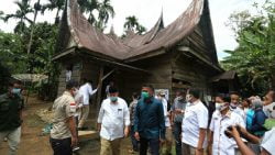 Pertemuan Calon Gubernur dari Partai Gerindra Nasrul Abit dengan warga Nagari Padang Air Dingin, Kecamatan Sangir Jujuhan, Kabupaten Solok Selatan, Senin 26 Oktober 2020 ( Dok. Tim Media Pemenangan NA-IC)