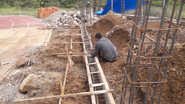 Pembangunan sarana di GOR Pasaman Barat yang menuai polemik