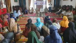 Berita Terkini - Indra Catri Indra Catri saat berdiskusi bersama keluarga istrinya di Solok Selatan