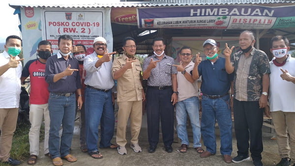 Calon Wakil Gubernur Indra Catri bersama masyarakat