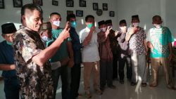 Indra Catri saat babarito di Sungai Pisang, Kelurahan Bungus Teluk Kabung Selatan, Kacamata Bungus Teluk Kabung, Kota Padang (Dok. TP NA-IC)