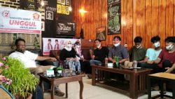 Calon Wakil Gubernur Sumatera Barat, Indra Catri, nongkrong dengan generasi milenial di Kedai Teras Muzaka