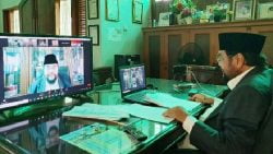 Ketua BK DPD RI H Leonardy Harmainy Dt Bandaro Basa, S.IP., MH memimpin Rapat Pleno BK secara virtual, Kamis, 5/11/2020. (Foto : Zul)