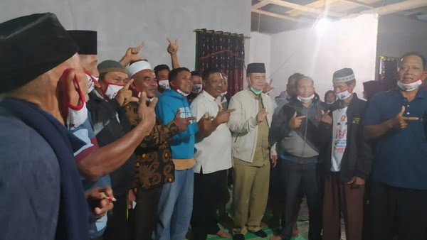 Nasrul Abit bersama masyarakat Pasaman Barat