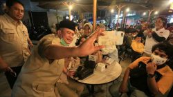 Calon Gubernur Sumbar, Nasrul Abit, bersama milenial di Bukittinggi