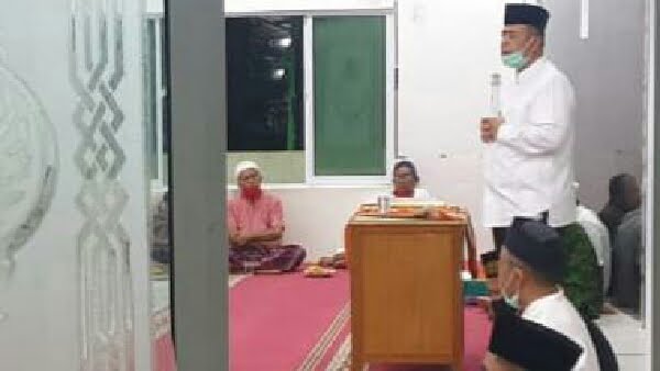 Cagub Sumbar Nasrul Abit memberikan sepatah kata saat mengahadiri acara maulid nabi di Masjid Jabal Rahmah di kelurahan kuranji, kecamatan kuranji, padang, Sumatera Barat, Ahad (1/11/2020).