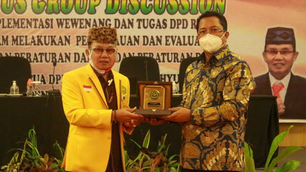 Wakil Ketua DPD RI Mahyudin dalam kegiatan FGD dengan tema "Implementasi Peran dan Tugas DPD RI Dalam Rangka Pemantauan dan Evaluasi Rancangan Peraturan Daerah dan Peraturan Daerah" di Palangka Raya, Provinsi Kalimantan Tengah