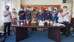 Anggota Komite I DPD RI H. Leonardy Harmainy Dt. Bandaro Basa, S.IP., MH bersama Ketua KPU Sumbar