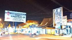 Baliho Mahyeldi tetap berdiri kokoh