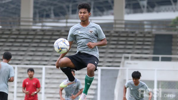 Pemain Timnas U-19 saat latihan jelang AFC dan Piala Dunia