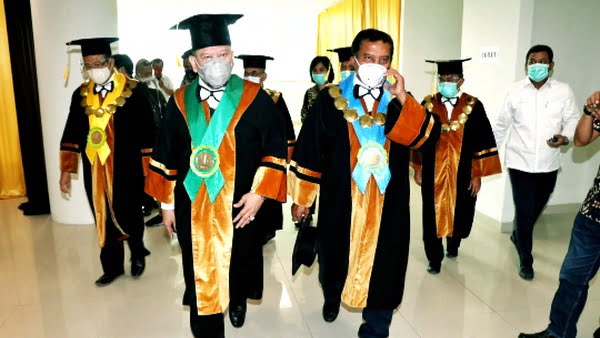 Ketua DPD RI AA LaNyalla Mahmud Mattalitti sewaktu berkunjung ke salah satu perguruan tinggi dalam rangka dies natalis. (Foto : DPD)