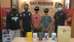 Dua pencuri yang berhasil diciduk polisi