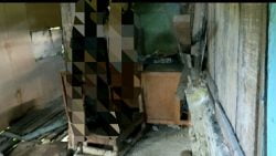 Sosok mayat tergantung di Batang Barus