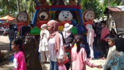 Salah satu destinasi wisata yang dipadati pengunjung di Pessel (foto Darmawan)